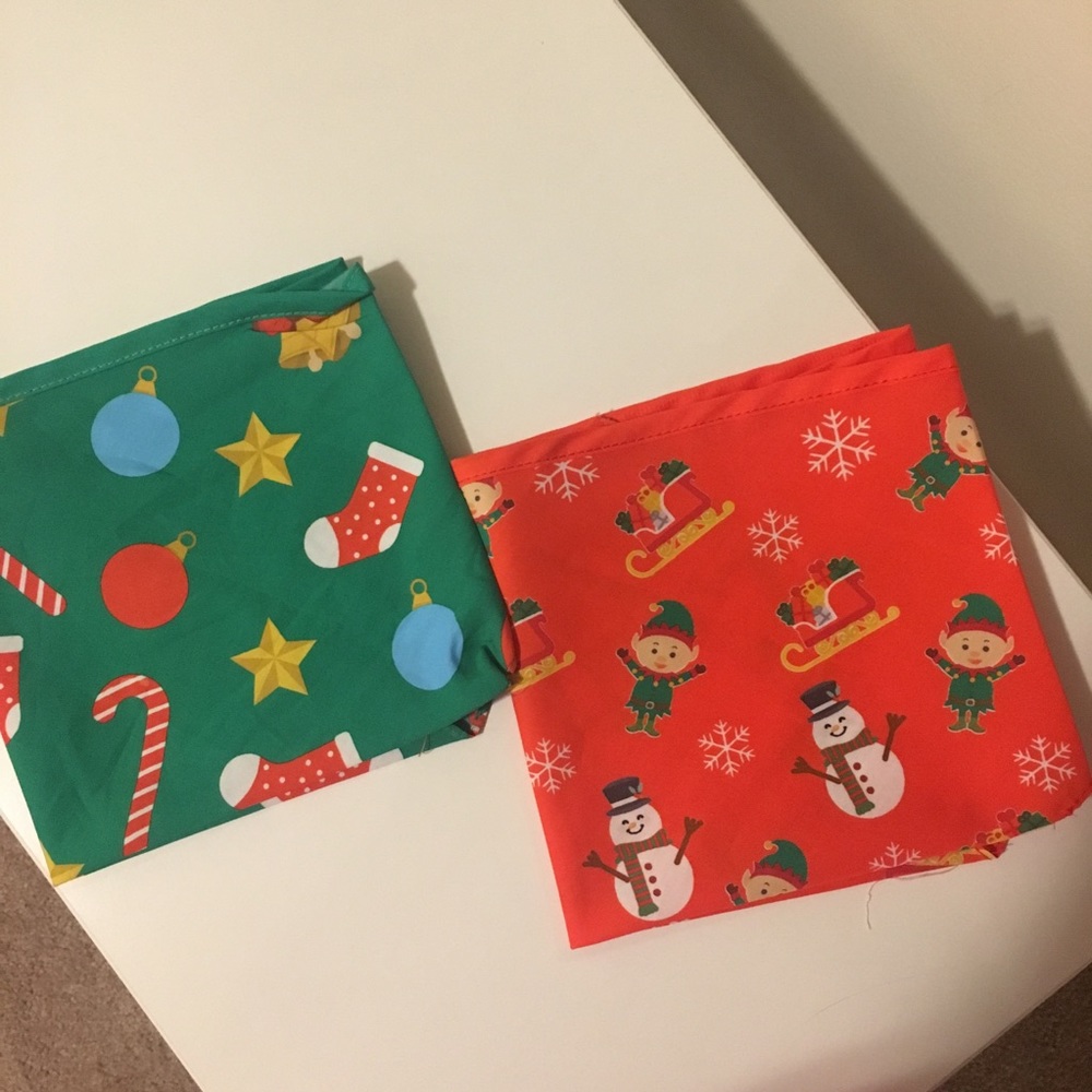 NEW - PAIR OF 🎄CHRISTMAS🎄 Bandanas for Dog 🐶 - Picture 1 of 5
